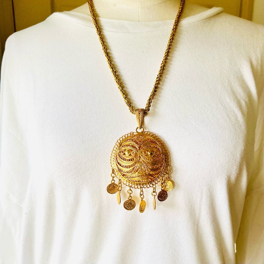 Vintage Unsigned Gold Tone Aztec Sun Necklace.